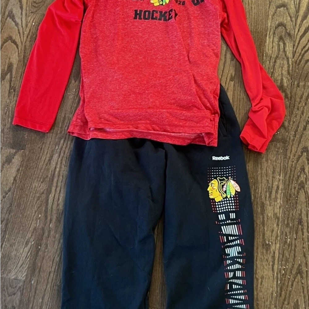 Chicago Blackhawks outfit size large top size small bottom‎